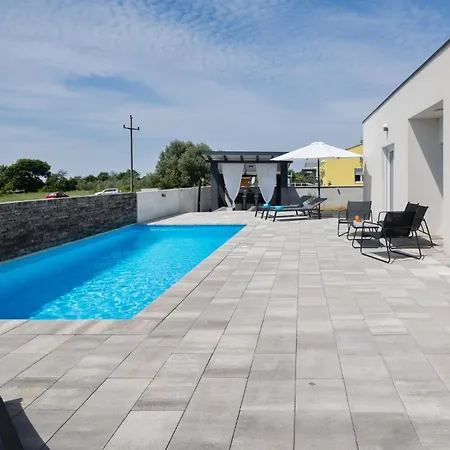 In Majmajola With Outdoor Swimming Pool * Butkovići